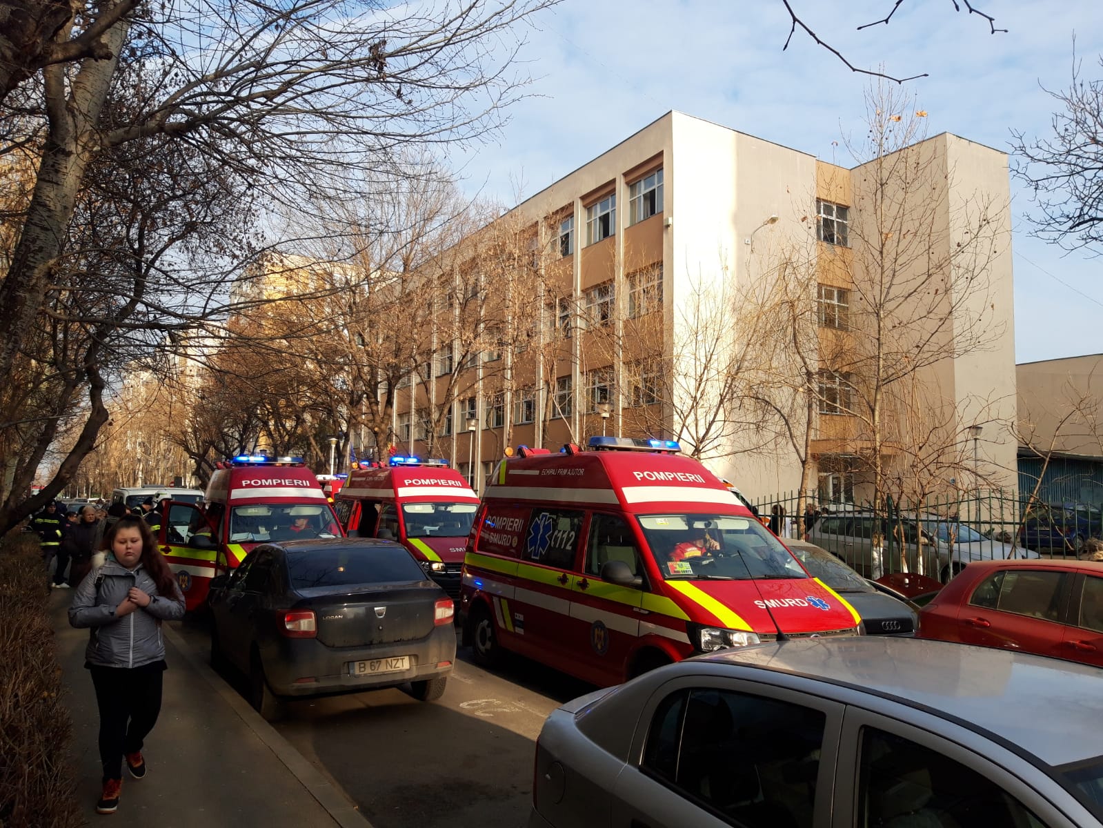 Alertă la o școală din Capitală. Elevii au fost evacuați după o igienizare, iar șase copii au ajuns la spital