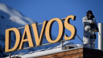 Cum ar fi încercat doi ruși să spioneze la Davos, deghizați în instalatori. Reacţia Moscovei