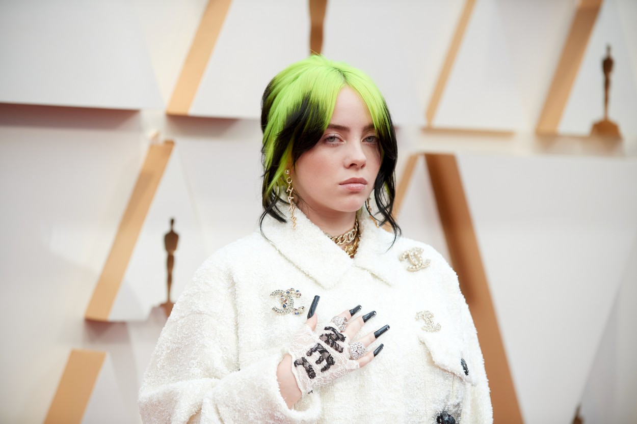 Billie Eilish a lansat tema muzicală a filmului No Time to Die, din franciza James Bond. VIDEO