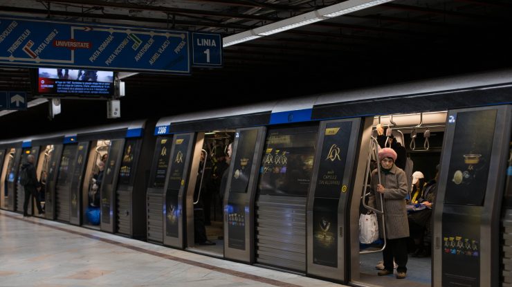 Caz revoltător. Un asiatic a fost bătut și dat afară din metrou de rapidiști, panicați de coronavirus