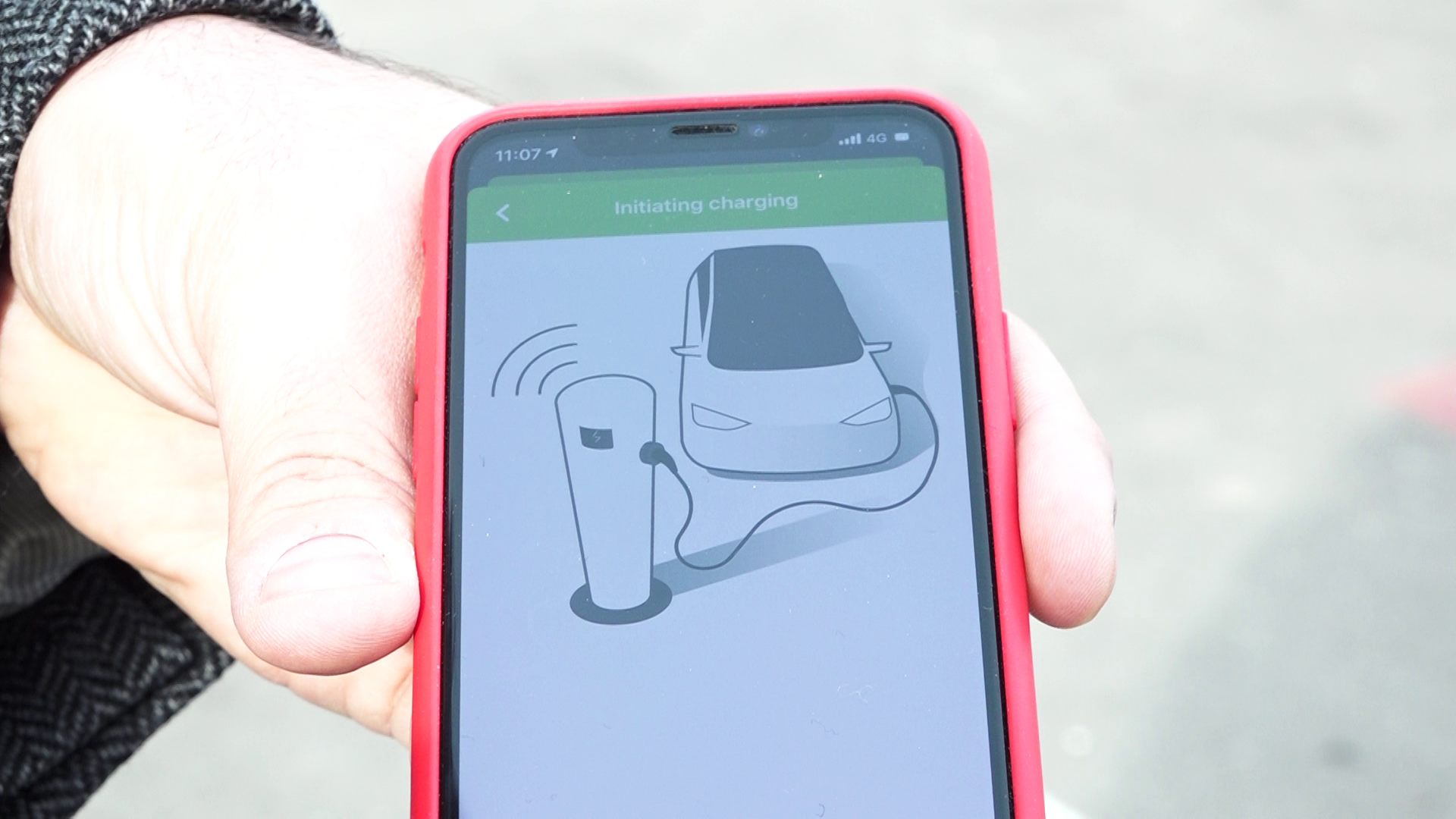 Adio încărcării gratuite pentru posesorii de maşini electrice! O reţea de benzinării a introdus staţiile de încărcare electrică cu plată