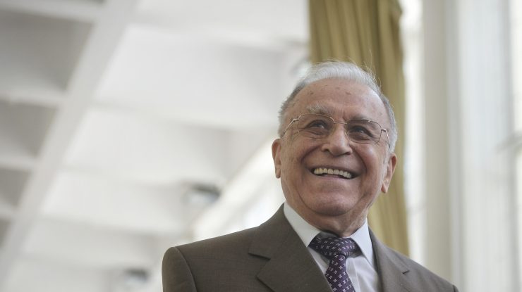 Ion Iliescu, de ziua lui: Nu e ca la 19 ani, dar capul e întreg. Petrec cu soţia