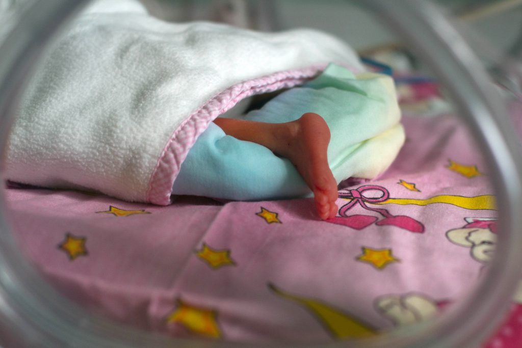 mortalitate infantila copil bebelus