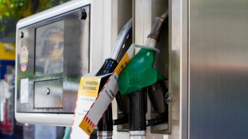 Prețul carburanților a crescut din nou. Petrolul, din ce în ce mai valoros