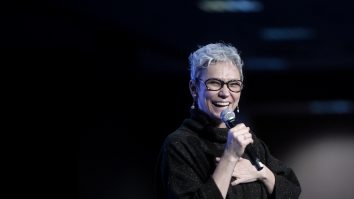 Poezia în lupta cu coronavirusul: Oana Pellea citeşte online pentru fani