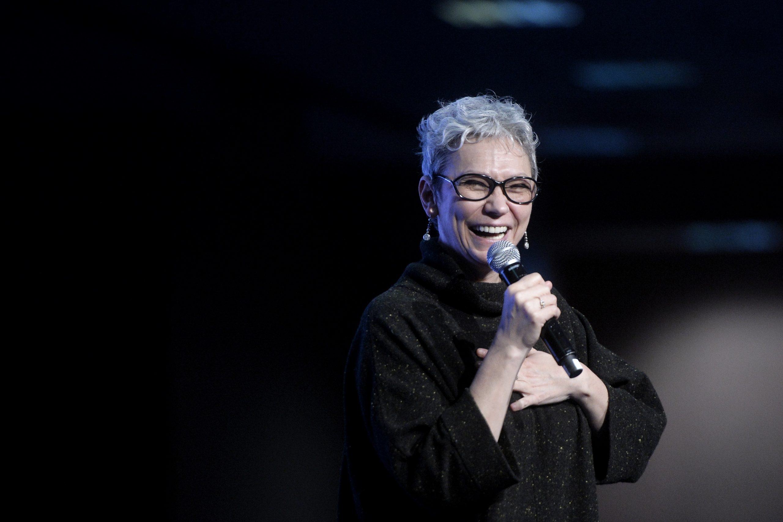 Poezia în lupta cu coronavirusul: Oana Pellea citeşte online pentru fani