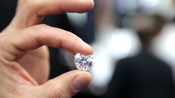 Doi români au fost condamnaţi în Marea Britanie după ce au furat bijuterii în valoare de 300.000 de lire