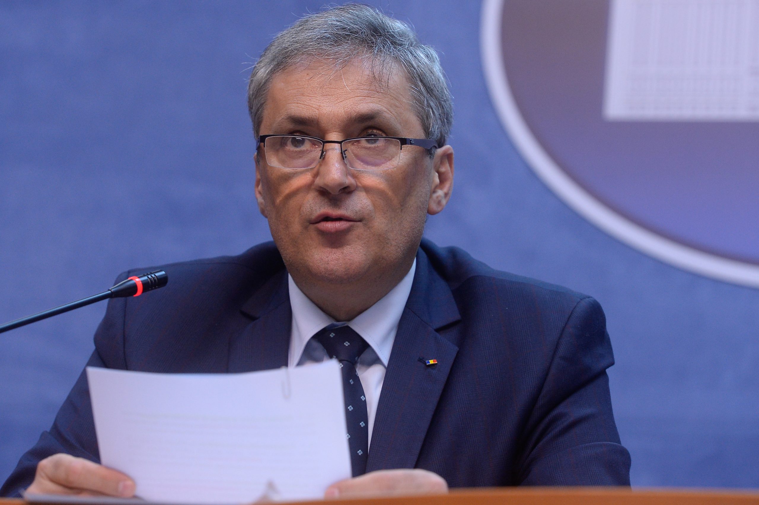 Efectele instituirii stării de urgenţă: Ministrul de Interne devine al doilea om în stat