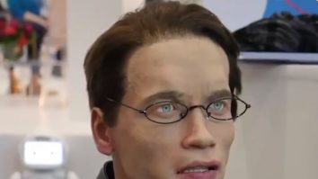 Arnold Schwarzenegger a dat în judecată o companie din Rusia care a creat un robot cu înfăţişarea sa