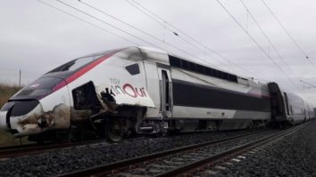 Un tren de mare viteză a deraiat în Franţa