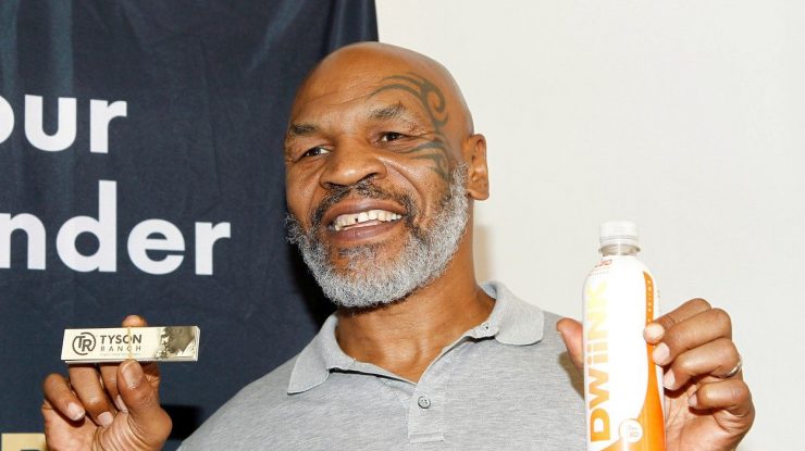Compania lui Mike Tyson, care vinde marijuana, vrea ca stadionul Barcelonei să-i poarte numele