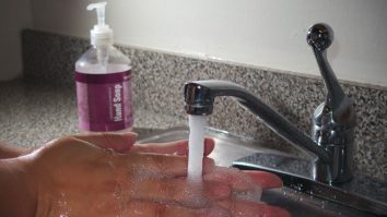 Spălatul pe mâini poate deveni o obsesie. Recomandări pentru ca obiceiul să nu te afecteze din punct de vedere psihic