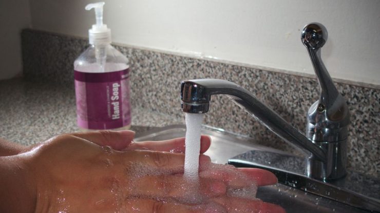 Spălatul pe mâini poate deveni o obsesie. Recomandări pentru ca obiceiul să nu te afecteze din punct de vedere psihic