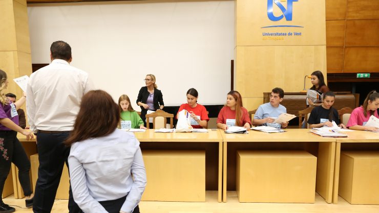 Tânărul care a dat în judecată școala și a primit daune de 22.000 de lei e împotriva examenelor online