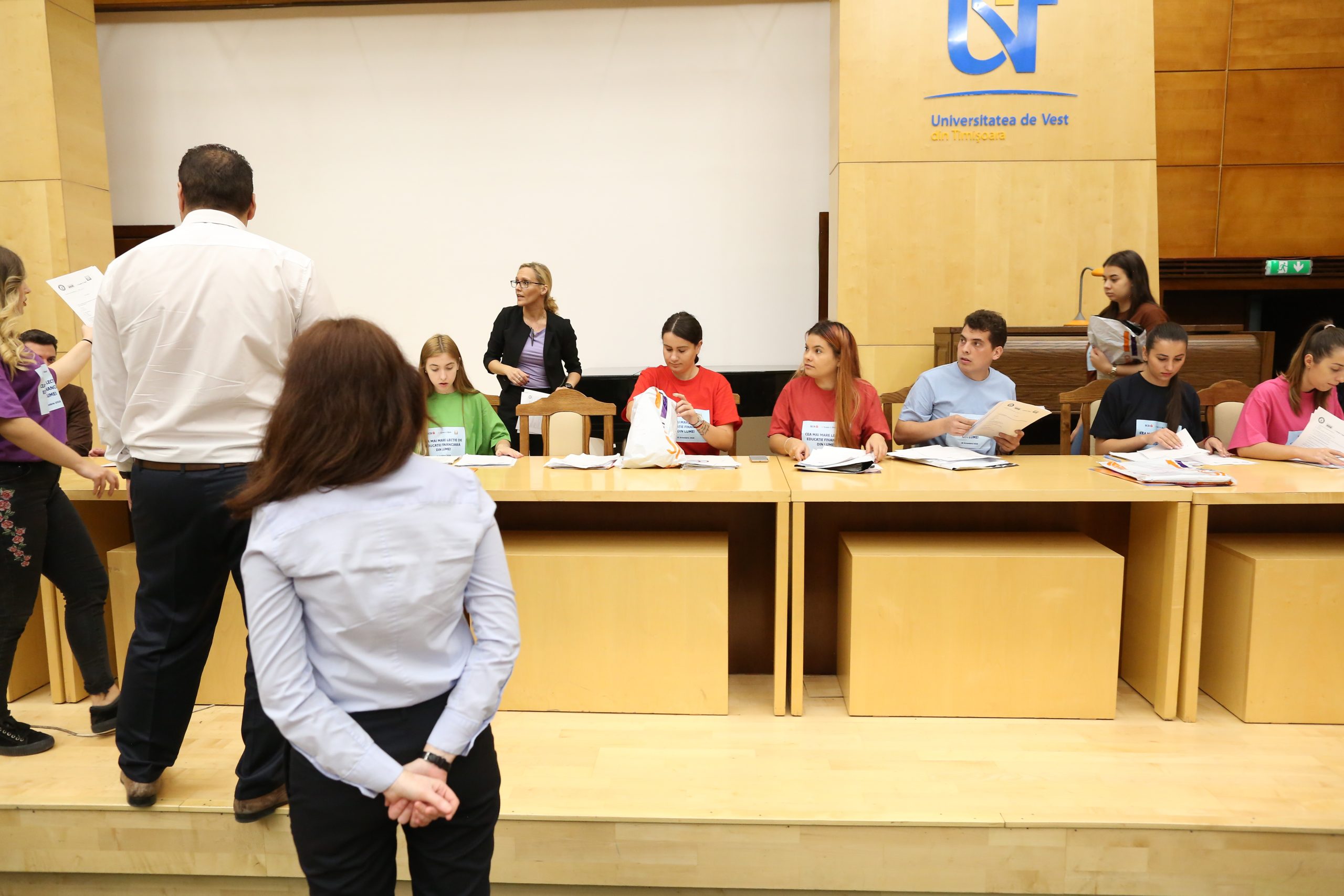 Tânărul care a dat în judecată școala și a primit daune de 22.000 de lei e împotriva examenelor online