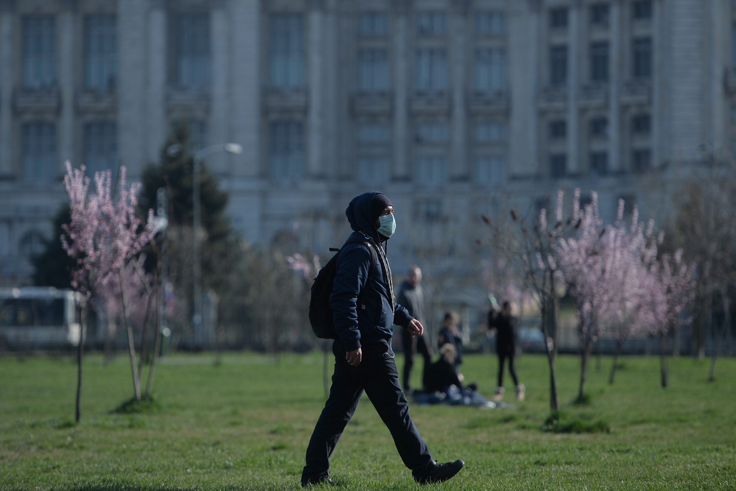 Ridicarea restricțiilor nu înseamnă că problema a dispărut. Raed Arafat îți spune ce poți face începând cu 15 mai și ce reguli va trebui să respecți în continuare