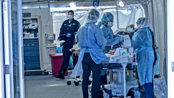 Camera de gardă a unui spital din New York, unde sunt internați pacienți infectați cu coronavirus, martora unor scene dramatice: „E un coşmar“