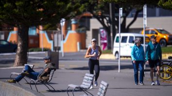 Europa iese din amorțeala economică și se întoarce treptat la muncă. Lista țărilor care încep să renunțe la restricții