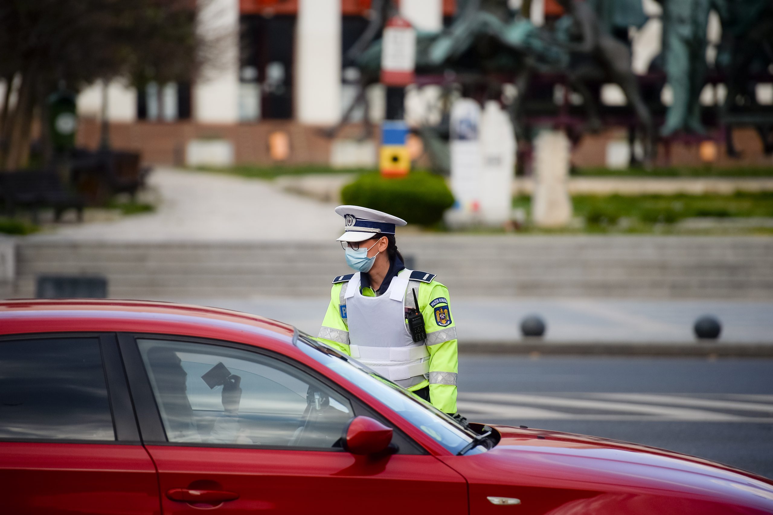 Bal al bobocilor organizat în Parcul Herăstrău, oprit de poliţişti