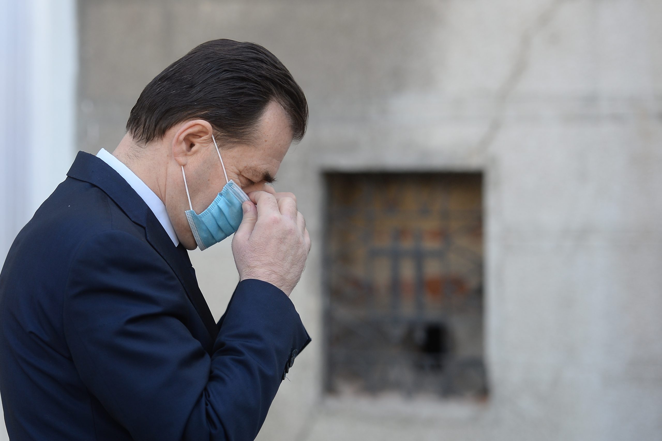 Primele măsuri pentru redresarea economiei. Orban dă asigurări că sunt bani pentru plata salariilor la stat