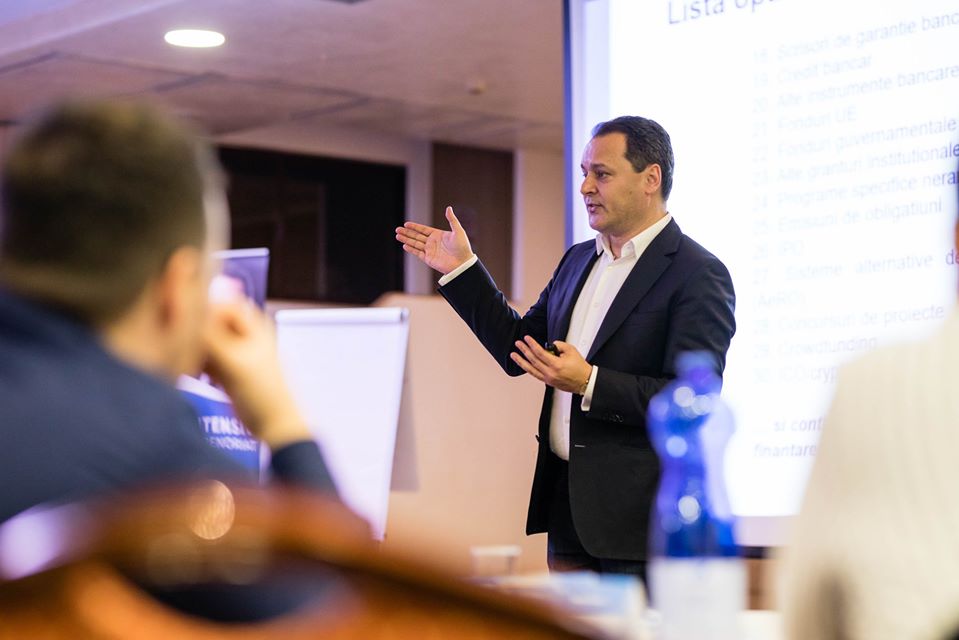 Românii întorși acasă ar putea reporni economia țării. Viziunea antreprenorului Marius Ghenea