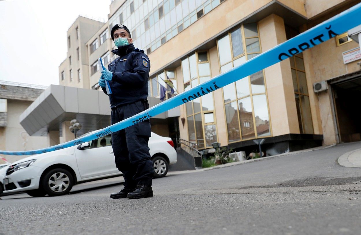 Fostul ofițer MAI, care a infectat zeci de oameni, s-a vindecat de coronavirus și a fost externat