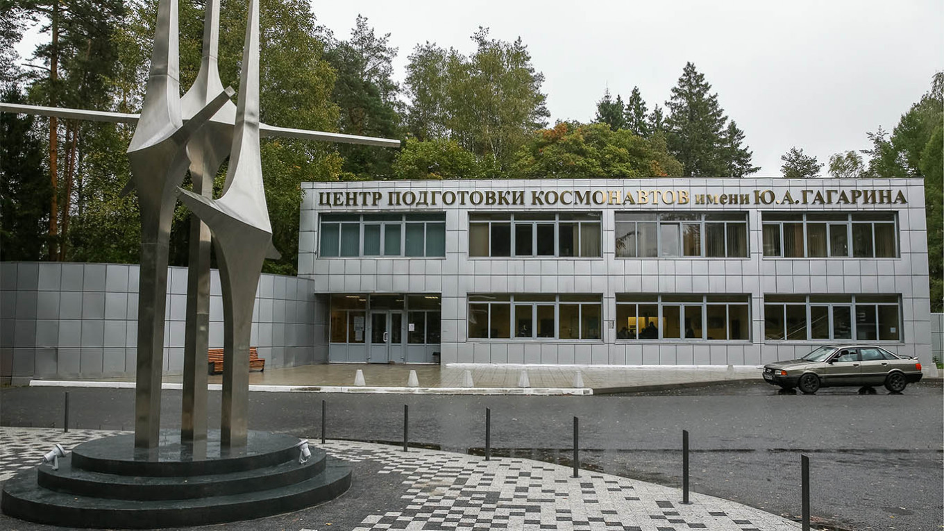 Încă un medic rus a plonjat în gol de la geamul unui spital. Autoritățile spun că a fost un accident