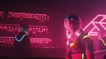 Poți să petreci în continuare, fără a te distanţa social. Costumul de mers la UNTOLD sau la club e soluția