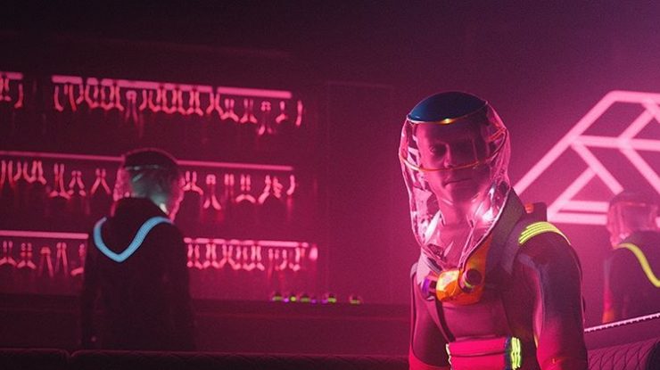 Poți să petreci în continuare, fără a te distanţa social. Costumul de mers la UNTOLD sau la club e soluția