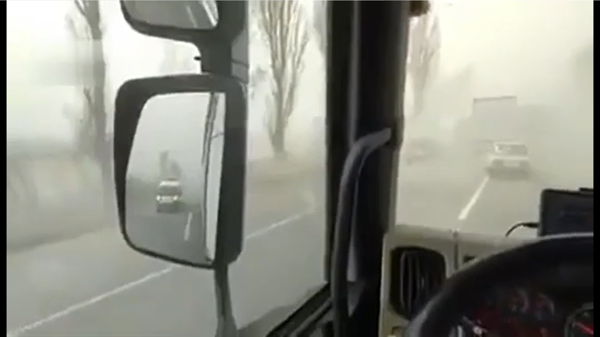 Cernobîl în flăcări. Kiev-ul se îneacă sub un fum dens și devine cel mai poluat oraș