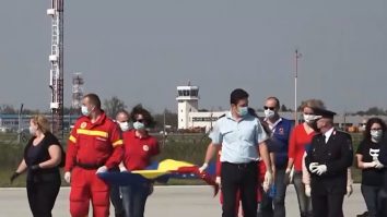 Eroii noștri. Medicii români care au vindecat sute de italieni s-au întors acasă