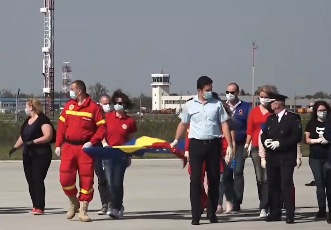 Eroii noștri. Medicii români care au vindecat sute de italieni s-au întors acasă