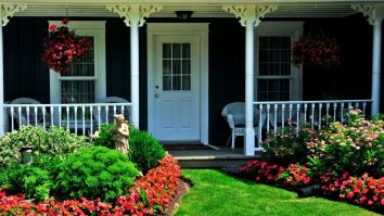 Izolarea te face să renunți la comoditate. Tot mai mulți români preferă acum să stea la curte decât lângă metrou