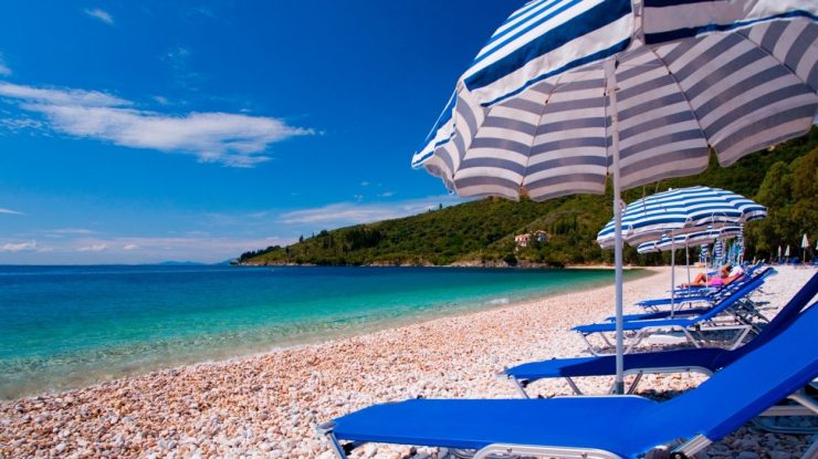 O vacanță în Grecia ar putea fi posibilă în vara asta. Vei avea de respectat însă restricții și în piscină