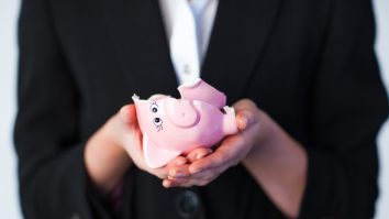 Cât de mult va scădea economia României. Procentul Guvernului e de patru ori mai mic decât al specialiștilor