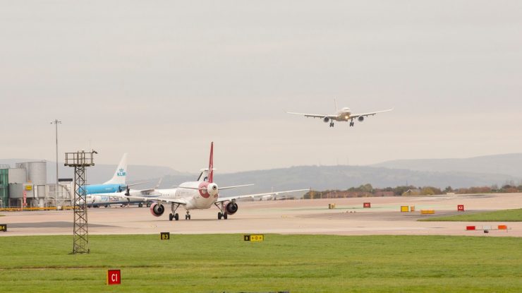 Coronavirusul lovește dur sectorul aviației. Piloții au ajuns să câștige în jur de 500 de euro