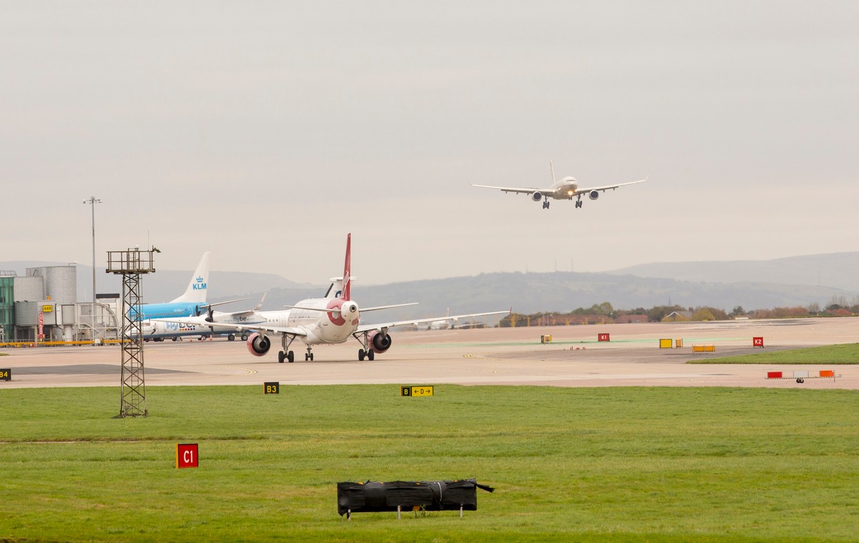 Coronavirusul lovește dur sectorul aviației. Piloții au ajuns să câștige în jur de 500 de euro