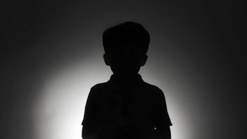 Adopțiile din România sunt puse pe hold din cauza stării de urgență. “I-am spus că nu putem să o vizităm, dar că o să ne întoarcem după ea”