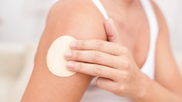 Unde a ajuns cercetarea remediilor împotriva Covid-19: Teste cu plasturi cu nicotină îți vor spune dacă fumatul te apără de coronavirus