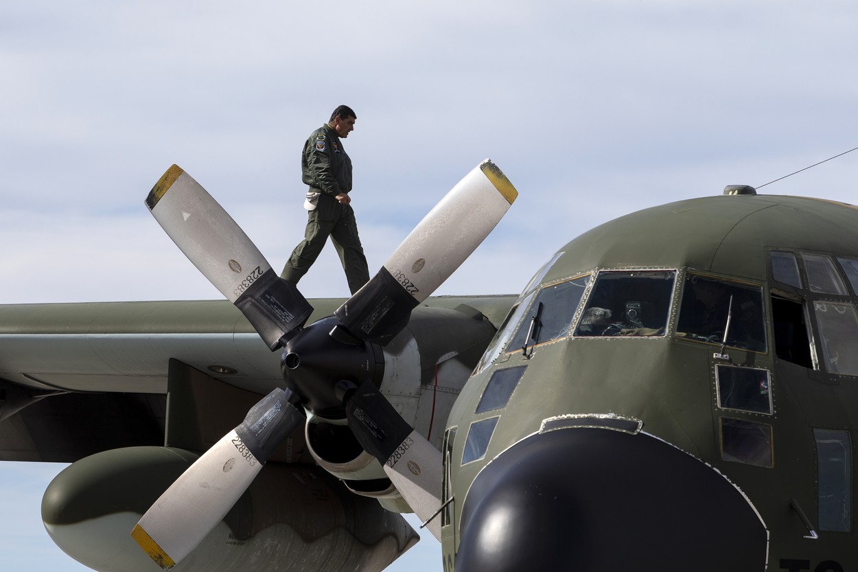 Mesajele de Paşte ale militarilor români din Polonia şi Afganistan: Nu uitaţi, staţi în casă