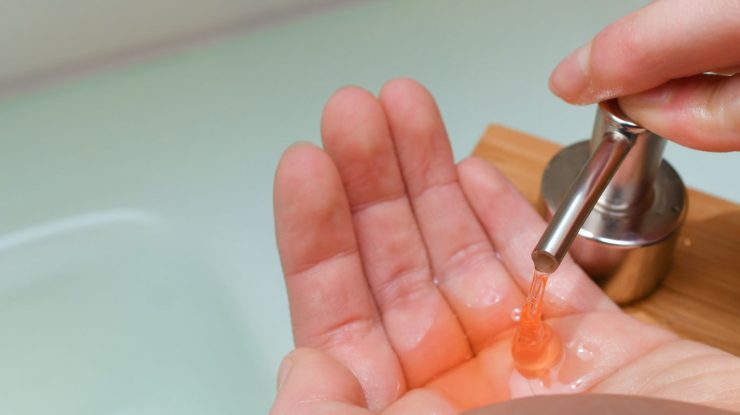 Spionați în toaletă. Câți bărbați și câte femei se spală corect pe mâini. Rezultatele unui studiu sunt îngrijorătoare