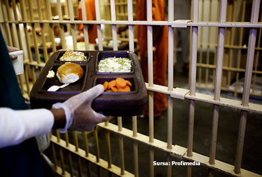 Deținuții vor avea mese festive de Paște. Ciorbă, drob și friptură în meniu. De băut: suc fără zahăr
