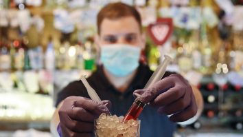 Timpul curge mai repede cu un cocktail făcut ca la carte. Rețete cu ingrediente simple și ușor de preparat