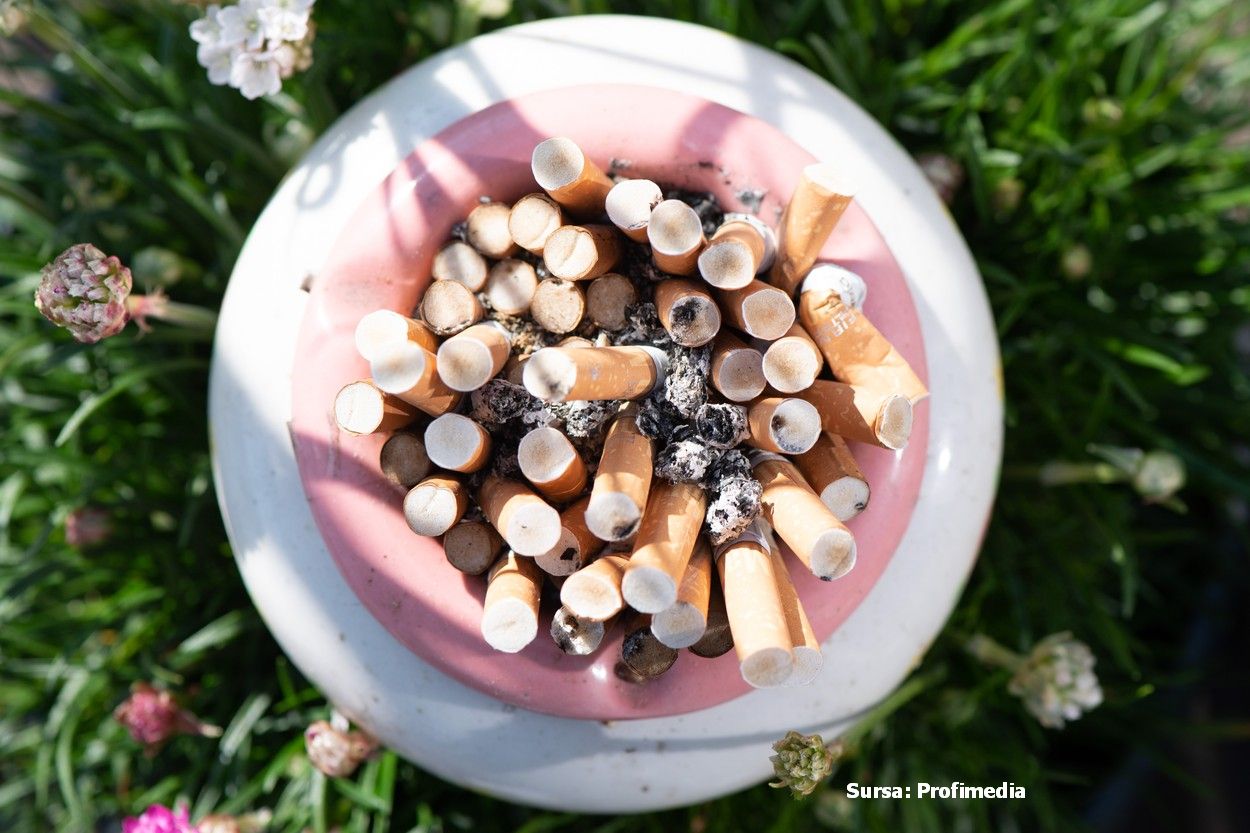 Fumatul te face vulnerabil în faţa coronavirusului. Un medic explică ce se întâmplă atunci când scoți o țigară din pachet