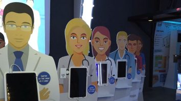 Prima echipă românească de „infirmiere” care nu se infectează şi nu obosesc îi ajută pe medicii de la Matei Balş