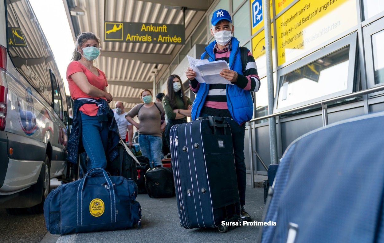 Viața românilor care au plecat la cules de sparanghel în Germania. Stau singuri și trebuie să rămână izolați în primele 14 zile