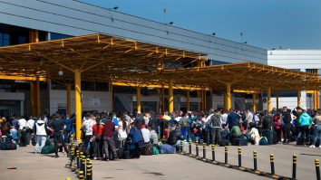 Aglomerație pe aeroportul din Cluj: aproape 2.000 de români au plecat la muncă în Germania. Procurorii fac anchetă