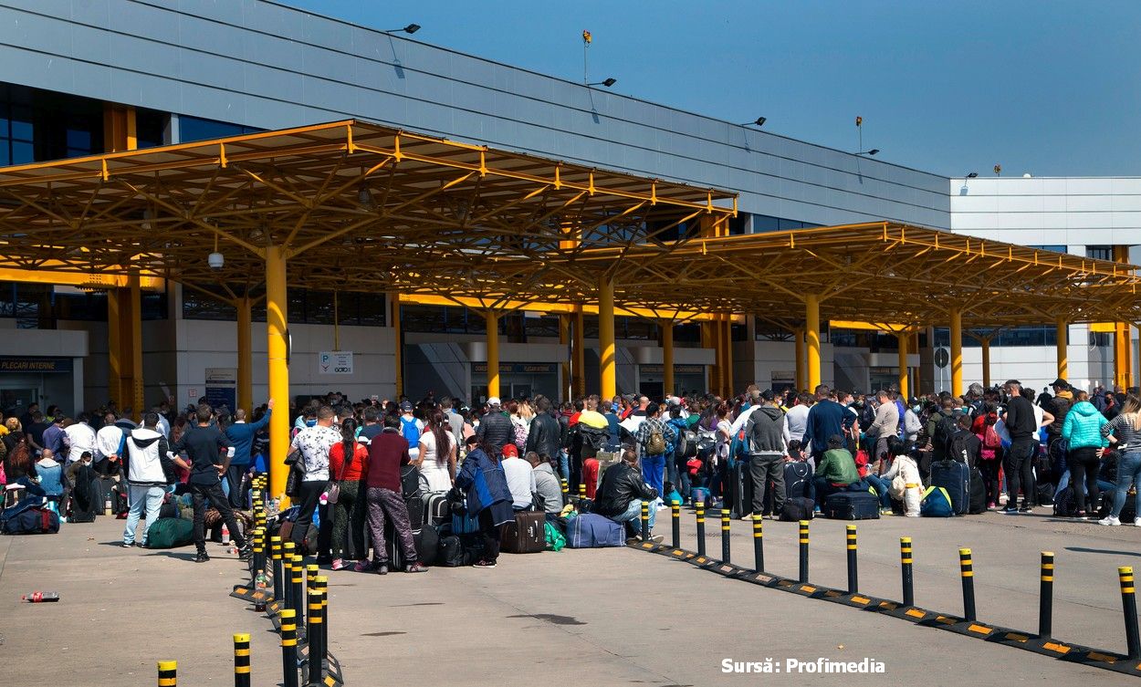 Aglomerație pe aeroportul din Cluj: aproape 2.000 de români au plecat la muncă în Germania. Procurorii fac anchetă