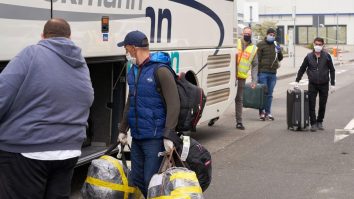 Sute de muncitori români au plecat în Austria: “Mă duc unde se fac bani. În țară ce să fac?”