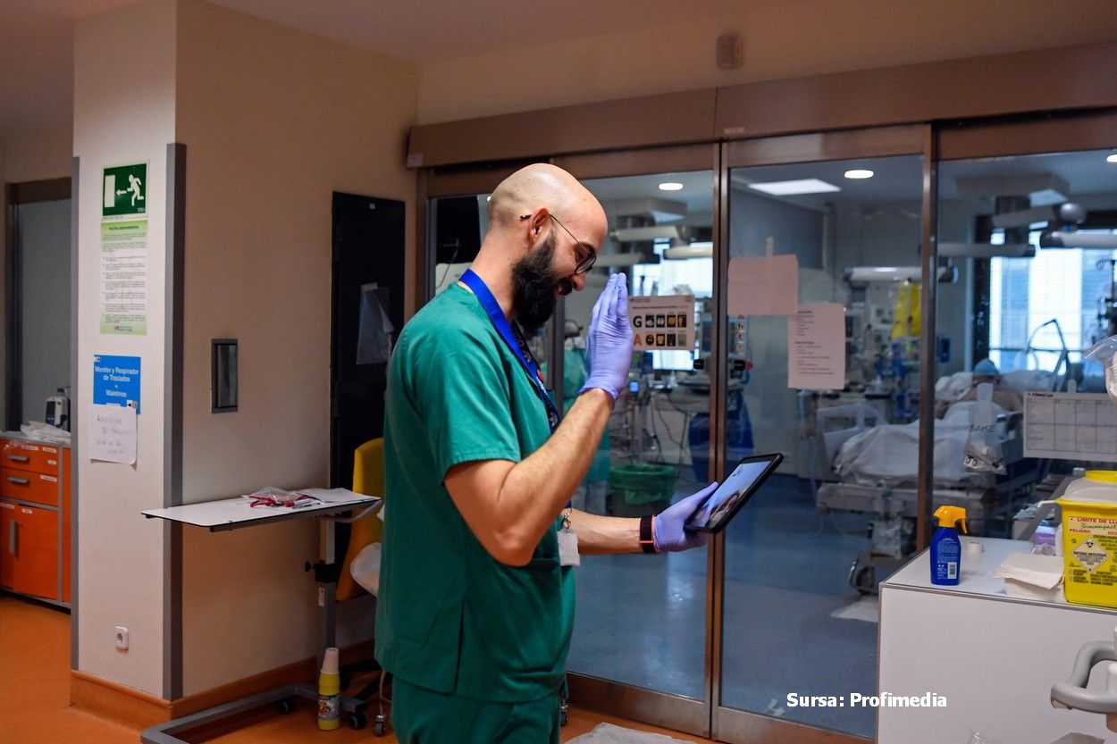 Optimism în spitale. Dansul medicilor a devenit simbolul speranţei în lupta contra COVID-19